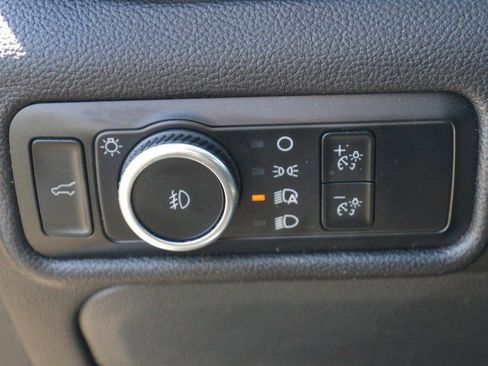 Used 2024 Ford Explorer Limited image 16