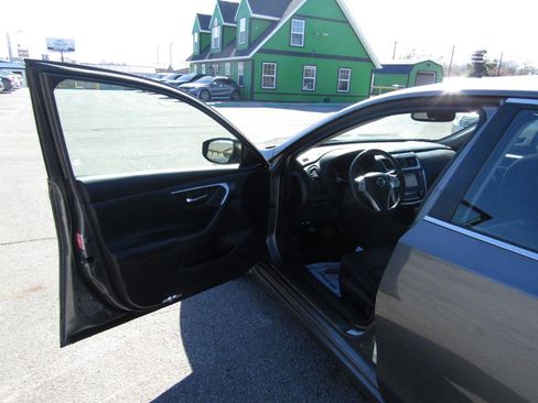 Used 2017 Nissan Altima 2.5 SV w/ Convenience Package image 17