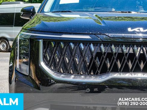 Used 2025 Kia Carnival FWD image 12