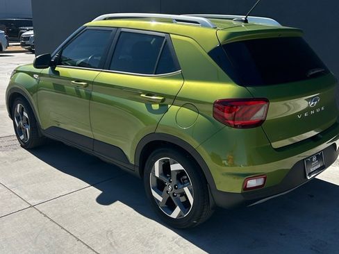 Used 2023 Hyundai Venue SEL image 5