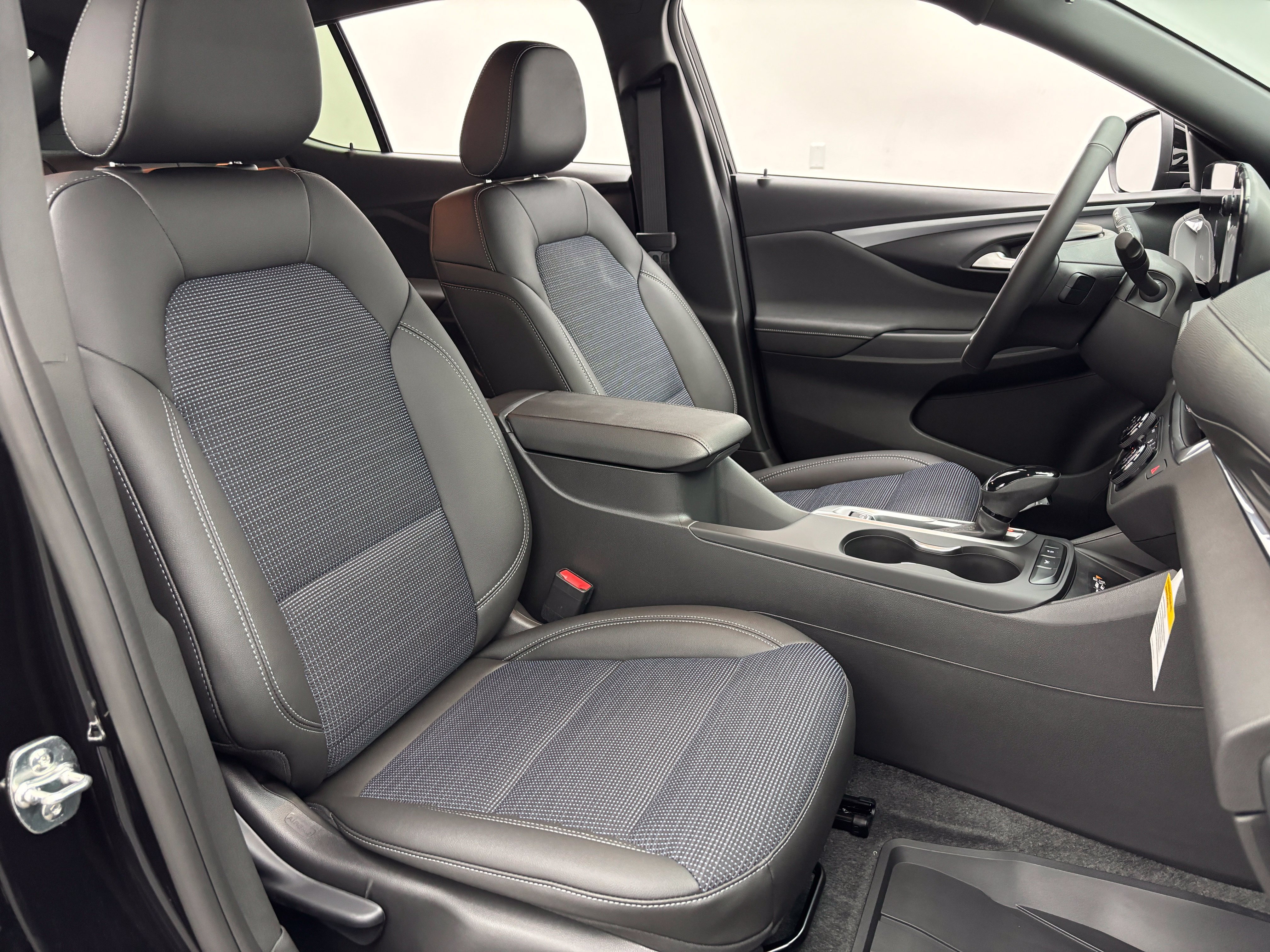 New 2026 Buick Envista Sport Touring w/ Convenience I Package FWD image 32