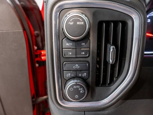 Used 2021 Chevrolet Silverado 1500 LT AWD/4WD image 31