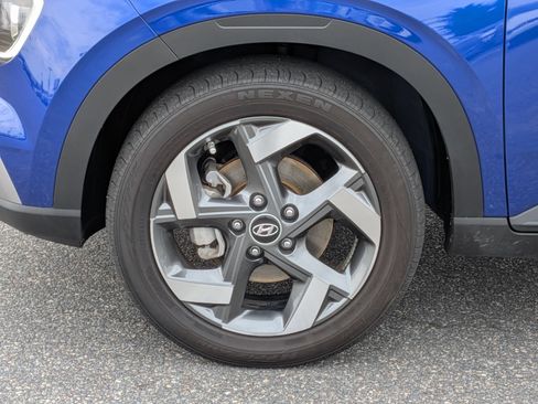 Used 2024 Hyundai Venue Limited FWD image 10