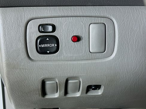 Used 2009 Toyota Sienna CE FWD image 17