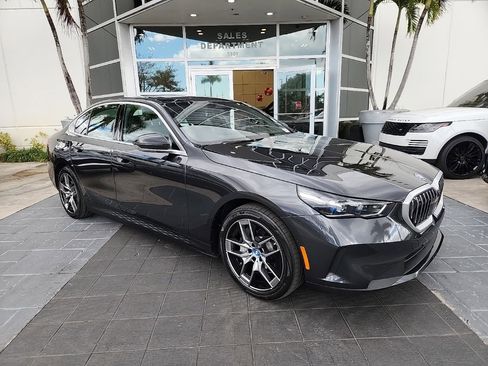 Used 2025 BMW i5 eDrive40i image 2