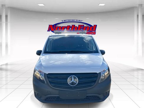 Used 2023 Mercedes-Benz Metris image 9
