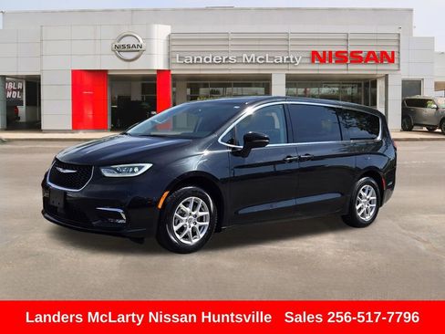 Used 2023 Chrysler Pacifica Touring-L FWD image 9