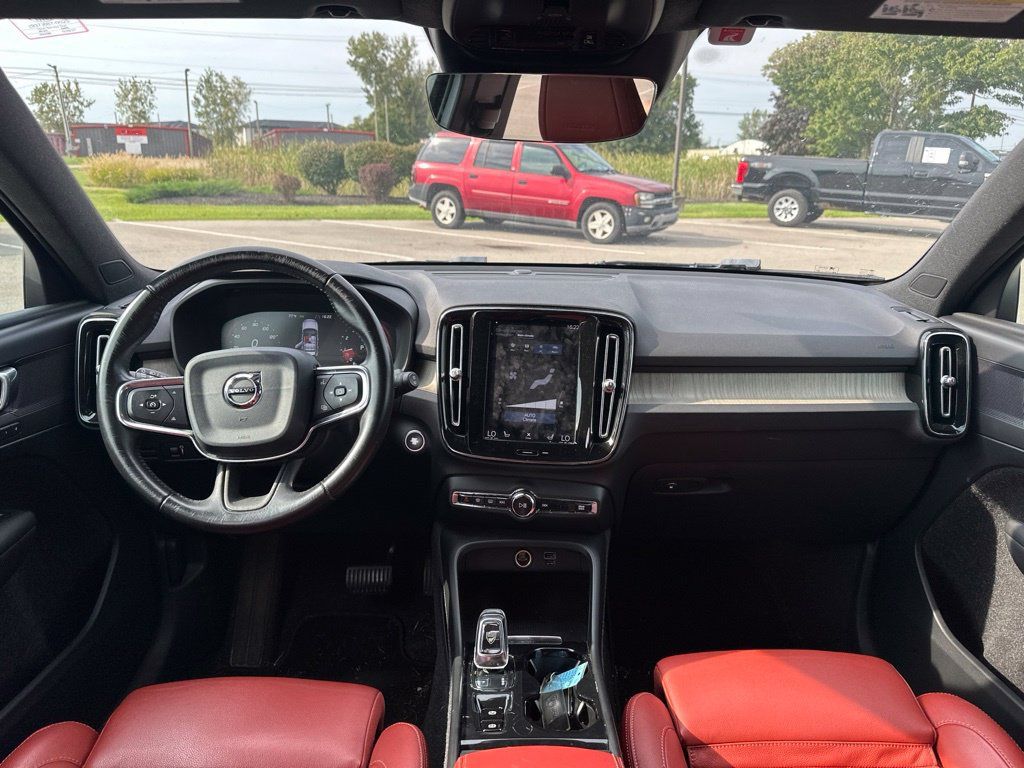 Used 2019 Volvo XC40 T4 Inscription FWD image 19