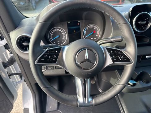 Used 2024 Mercedes-Benz eSprinter 170 Cargo image 10