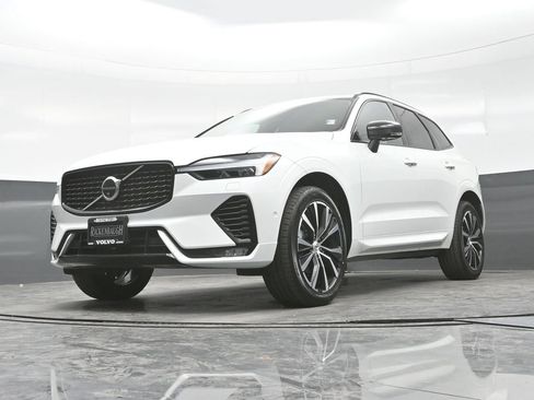 Used 2025 Volvo XC60 B5 Plus AWD/4WD image 22