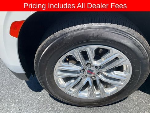 Used 2024 GMC Yukon SLT RWD image 2
