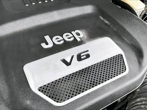 Used 2014 Jeep Wrangler Unlimited Sport w/ Power Convenience Group image 28