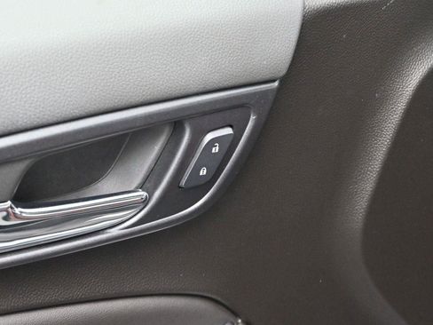 Used 2019 Chevrolet Suburban Premier w/ Premier Plus Edition image 10