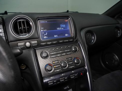Used 2014 Nissan GT-R Premium AWD/4WD image 41