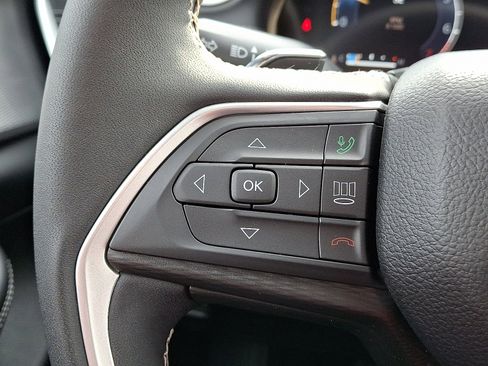 Used 2024 Jeep Grand Cherokee Altitude image 20