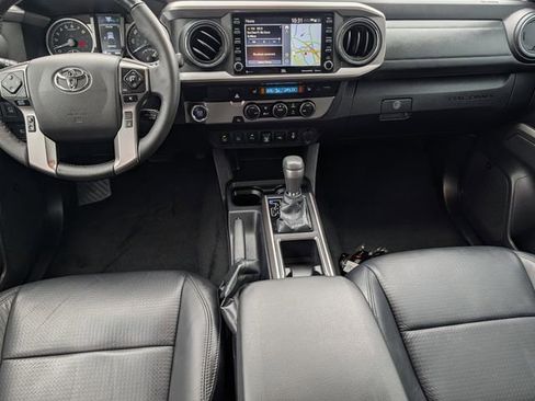 Used 2019 Toyota Tundra SR5 w/ SR5 Upgrade Package AWD/4WD image 11