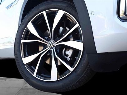 New 2026 Volkswagen Atlas SEL Premium R-Line