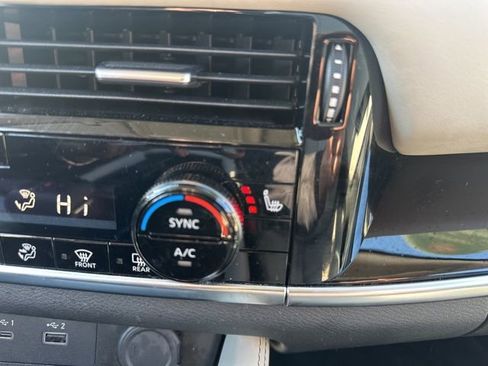 Used 2023 Nissan Rogue SL w/ SL Premium Package image 21