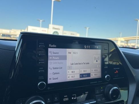 Used 2021 Toyota Highlander XLE image 24