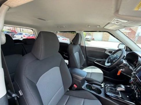 Used 2023 Kia Soul LX w/ LX Technology Package FWD image 31
