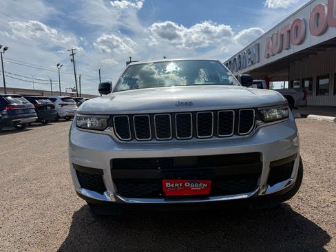 Used 2023 Jeep Grand Cherokee L Laredo RWD image 2