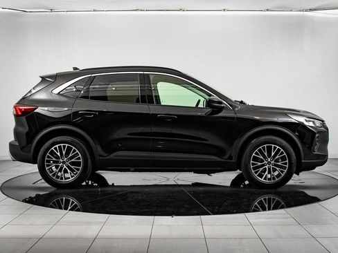 Used 2024 Ford Escape SE w/ Class II Trailer Tow Package FWD image 6