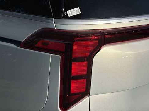 New 2026 Kia Carnival EX FWD image 17