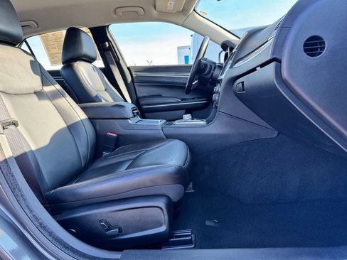 Used 2021 Chrysler 300 Touring L AWD/4WD image 10