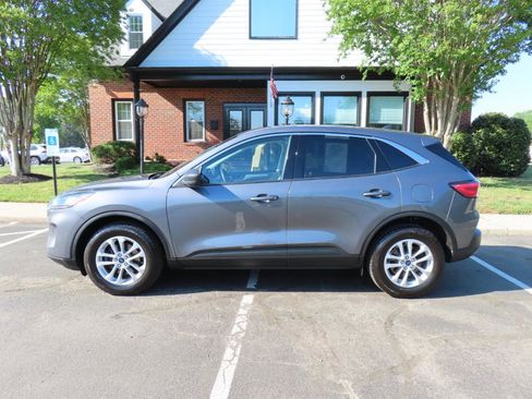 Used 2022 Ford Escape SE w/ Convenience Package image 3