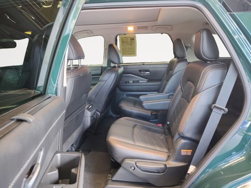 Used 2024 Nissan Pathfinder Platinum FWD image 25