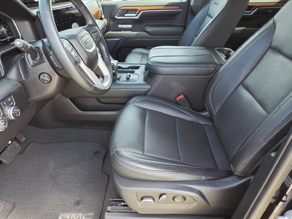 Used 2023 GMC Sierra 1500 Denali w/ Technology Package AWD/4WD image 10