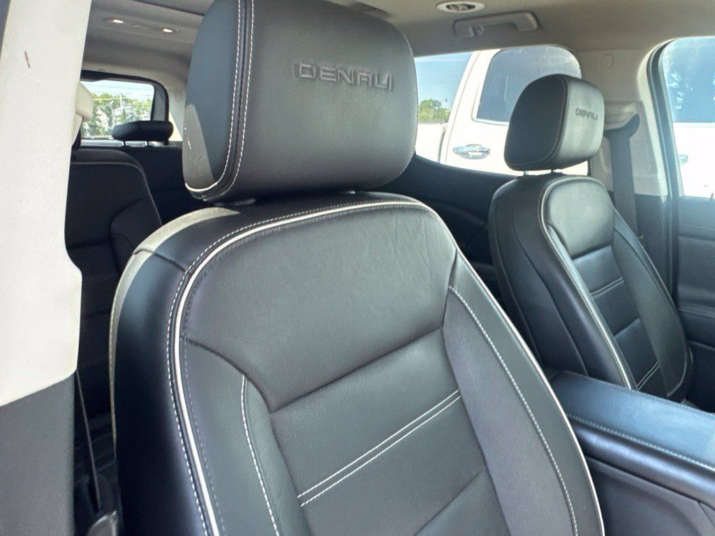 Used 2020 GMC Acadia Denali w/ Technology Package FWD image 16