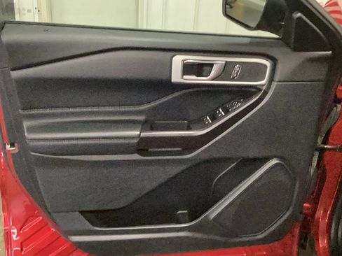 Used 2020 Ford Explorer XLT w/ Equipment Group 202A image 11