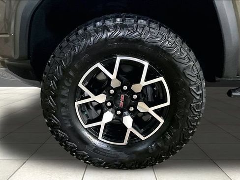 Certified 2024 GMC Canyon AT4X AWD/4WD image 10