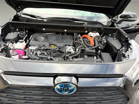 Used 2021 Toyota RAV4 XLE w/ Convenience Package image 32