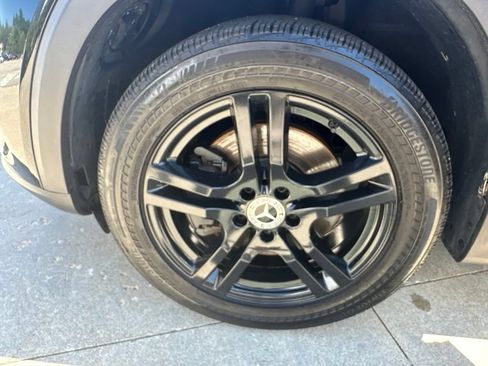 Used 2020 Mercedes-Benz GLB 250 4MATIC w/ Premium Package image 35