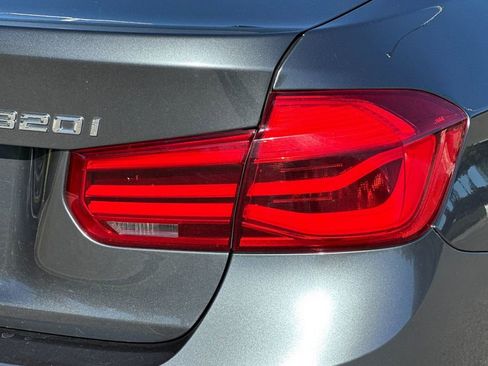 Used 2018 BMW 320i xDrive Sedan image 32