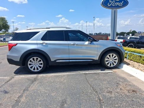 Used 2022 Ford Explorer Limited w/ Limited Technology Package RWD image 4