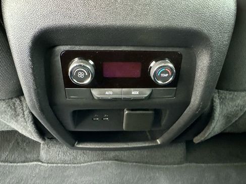 Used 2024 Chevrolet Traverse LT image 18