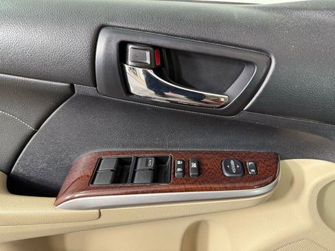 Used 2014 Toyota Camry L image 14