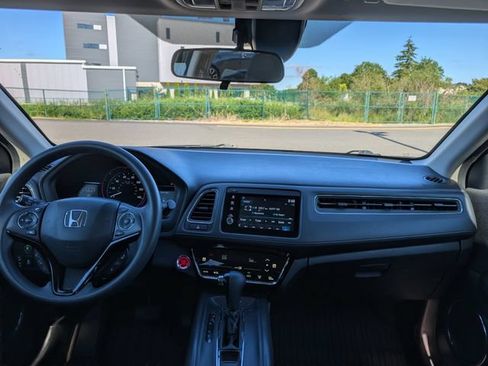 Used 2021 Honda HR-V EX image 10