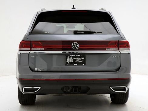 Used 2024 Volkswagen Atlas SE image 8