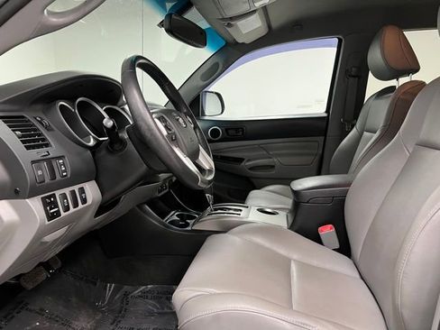Used 2015 Toyota Tacoma Base w/ Limited Package image 18