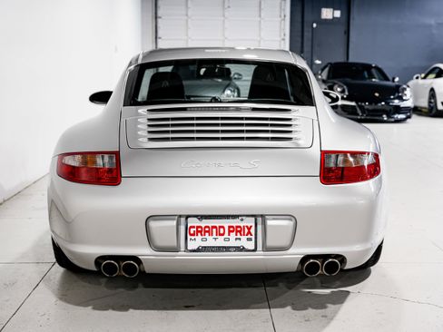 Used 2005 Porsche 911 Carrera S image 4