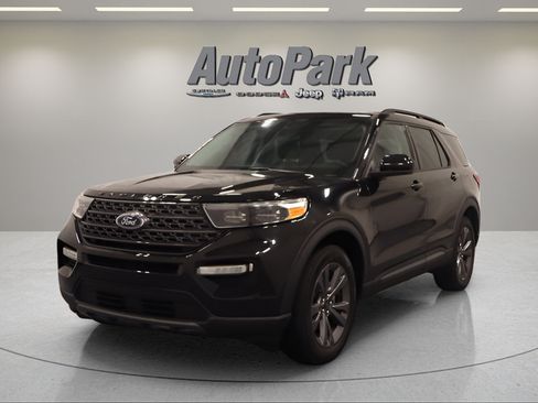 Used 2023 Ford Explorer XLT w/ Equipment Group 202A AWD/4WD image 5