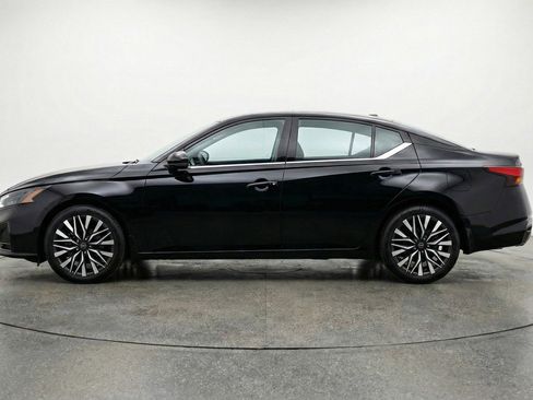 Used 2025 Nissan Altima 2.5 SV image 5