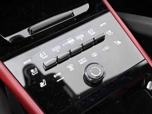 Certified 2025 Porsche Cayenne Coupe AWD/4WD image 23