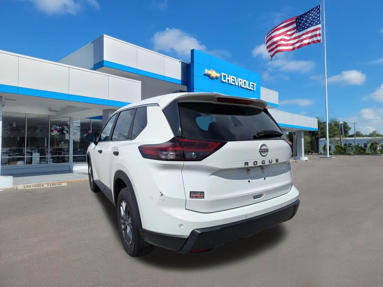 Used 2024 Nissan Rogue S FWD image 5