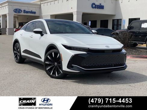 Used 2025 Toyota Crown Platinum image 1