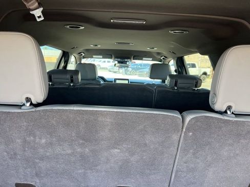 Used 2024 Chevrolet Suburban LT image 18